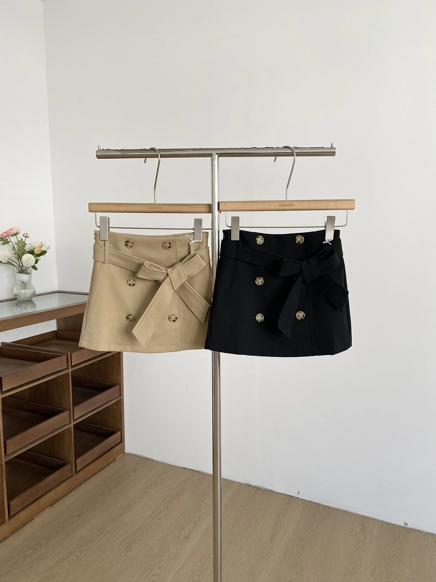 Low Waist Khaki  Skirt Women's Design Sensation Prevent Exposure A-Line Short Skirt Summer Fashion Anti-static Polyester ...