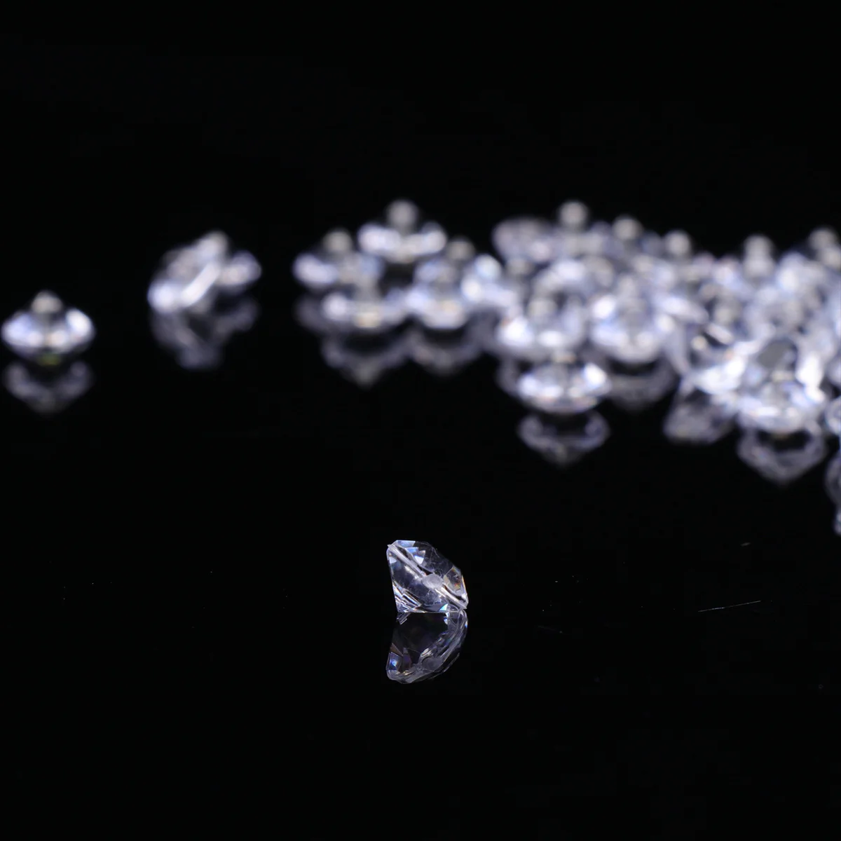 

2pcs 6Mm Acrylic Diamonds White Multi-Angled Cut Shining Gems For Diy Wedding Party Decor Filling Vase Craft Centerpiece