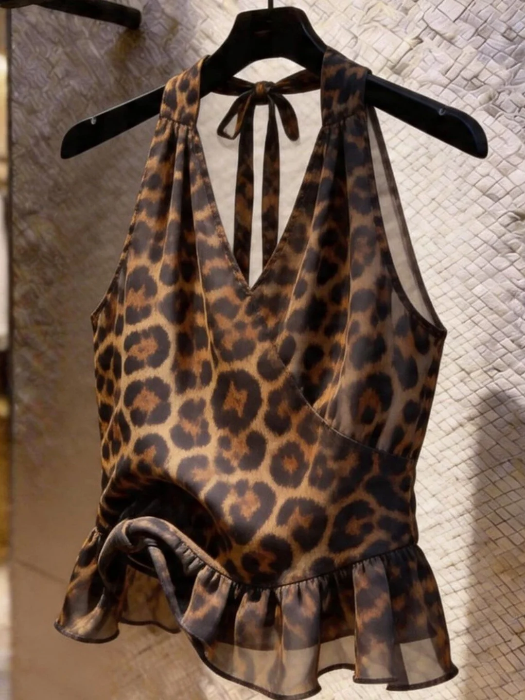 

Sexy Leopard Print Halter Vest Women's Sleeveless Backless Top Summer Vintage Fashion Trendy Neck Hanging Design Bodycon Tank...