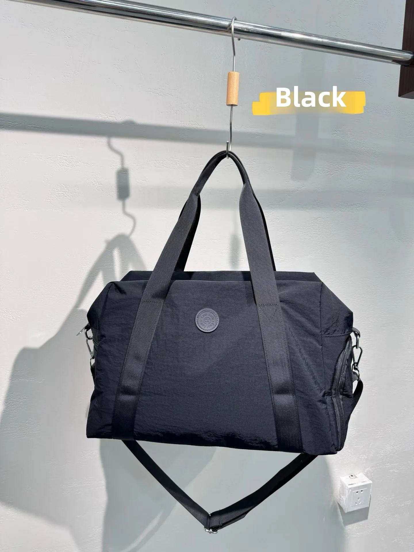unisex-lightweight-waterproof-sport-fitness-bag-short-trip-travel-bag-with-shoe-compartment-handheld-bag-for-business-trip