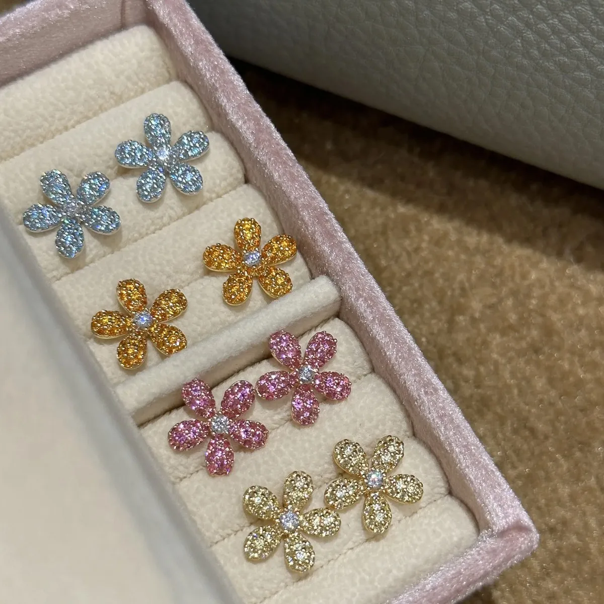 Pendientes de Flor en Colores Dulces Rosa, Verde, Azul y Naranja, Chapados en Oro de 18K, con Cristales de Circonio, Joyería para Estudiantes y Chicas