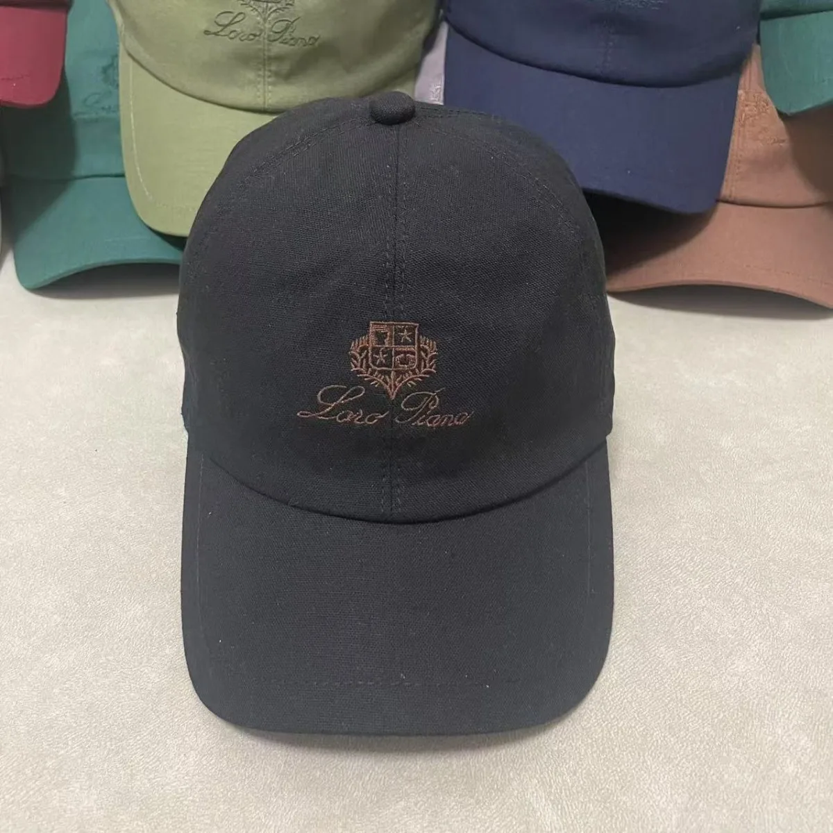 قبعة بيسبول ناعمة مطرزة جديدة للرجال والنساء لعام 2025 للفصول الأربعة مع مرونة قابلة للتعديل، قبعة منقار البط غير الرسمية في الهواء الطلق