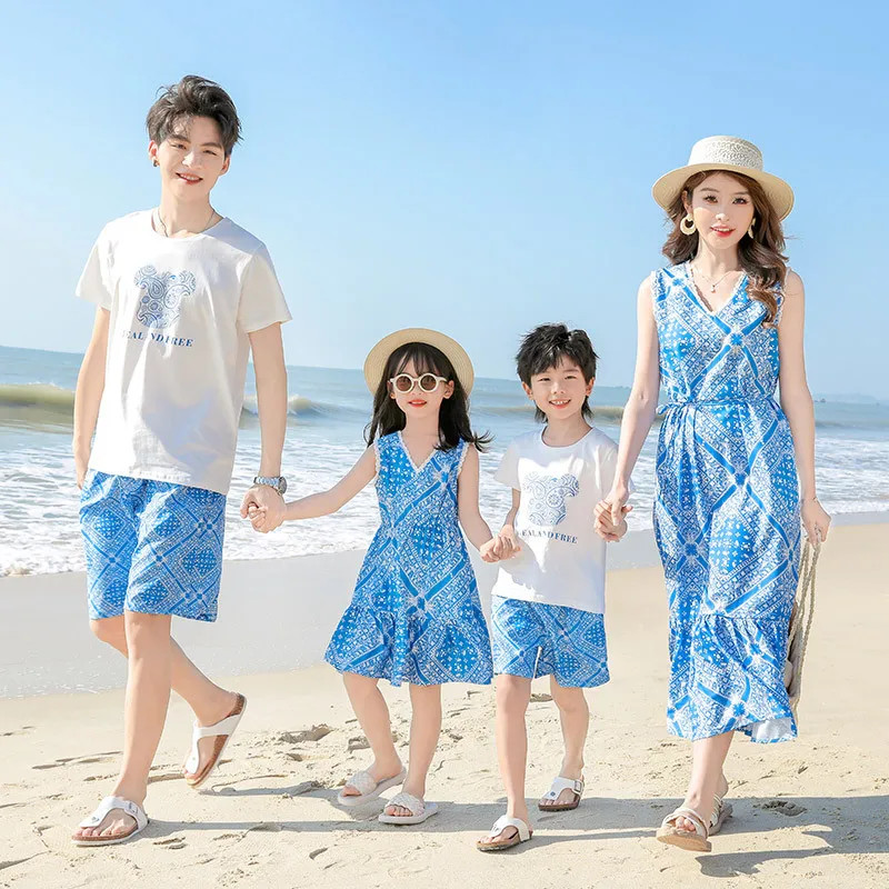 

Beach Family Matching Outfits Dad Son T-Shirts Shorts Set Mom Daughter Sleeveless Dress Summer Vacation Parent-Child Clothes