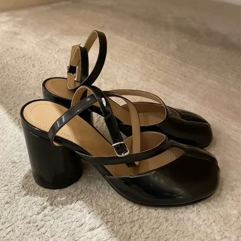 

Ins стиль, модные женские туфли-лодочки из лакированной кожи с разделенным носком, весна-лето, туфли на толстом высоком каблуке с босоножками, женская повседневная обувь на массивном каблуке Tabi