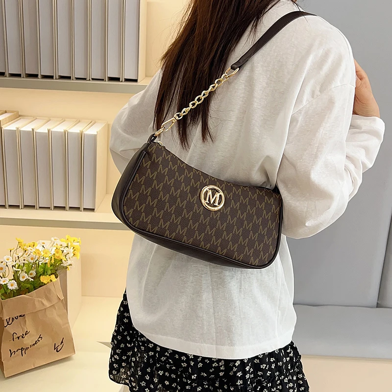 

Fashionable Women's Bag, Lightweight Handbag with Niche Features, Portable Bag for Night Out