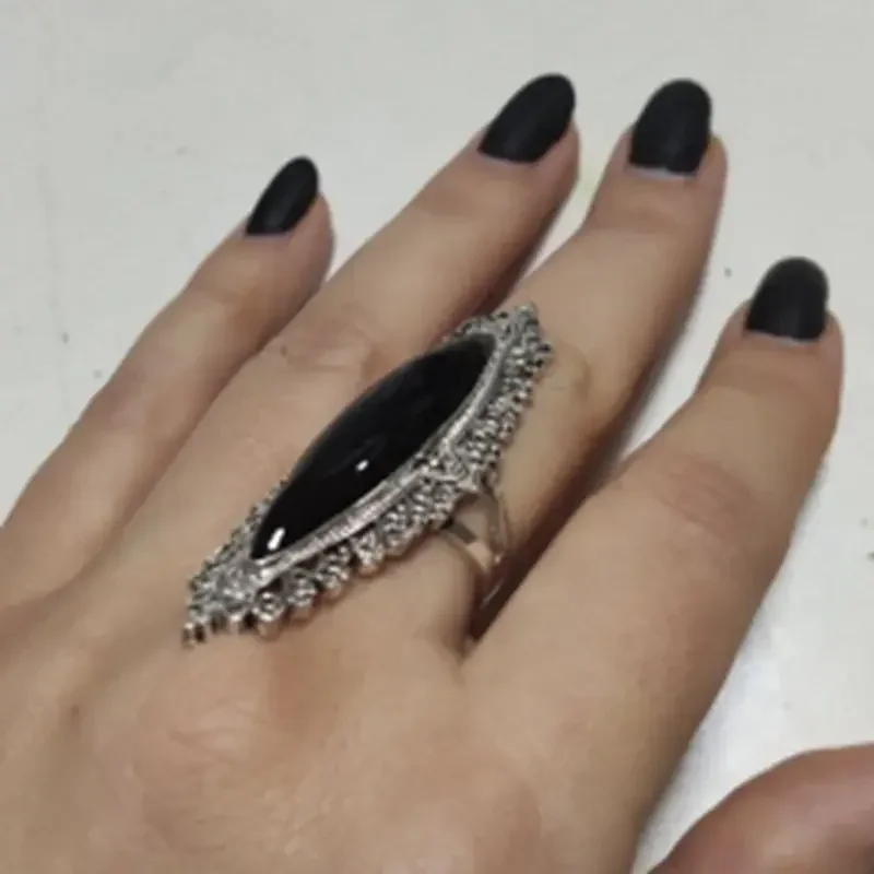 Vintage Women\'s Ring Bohemian Exaggerated Luxury Inlaid Oval Black Stone Antique Silver Color Engraving Classic Ladies Jewelry