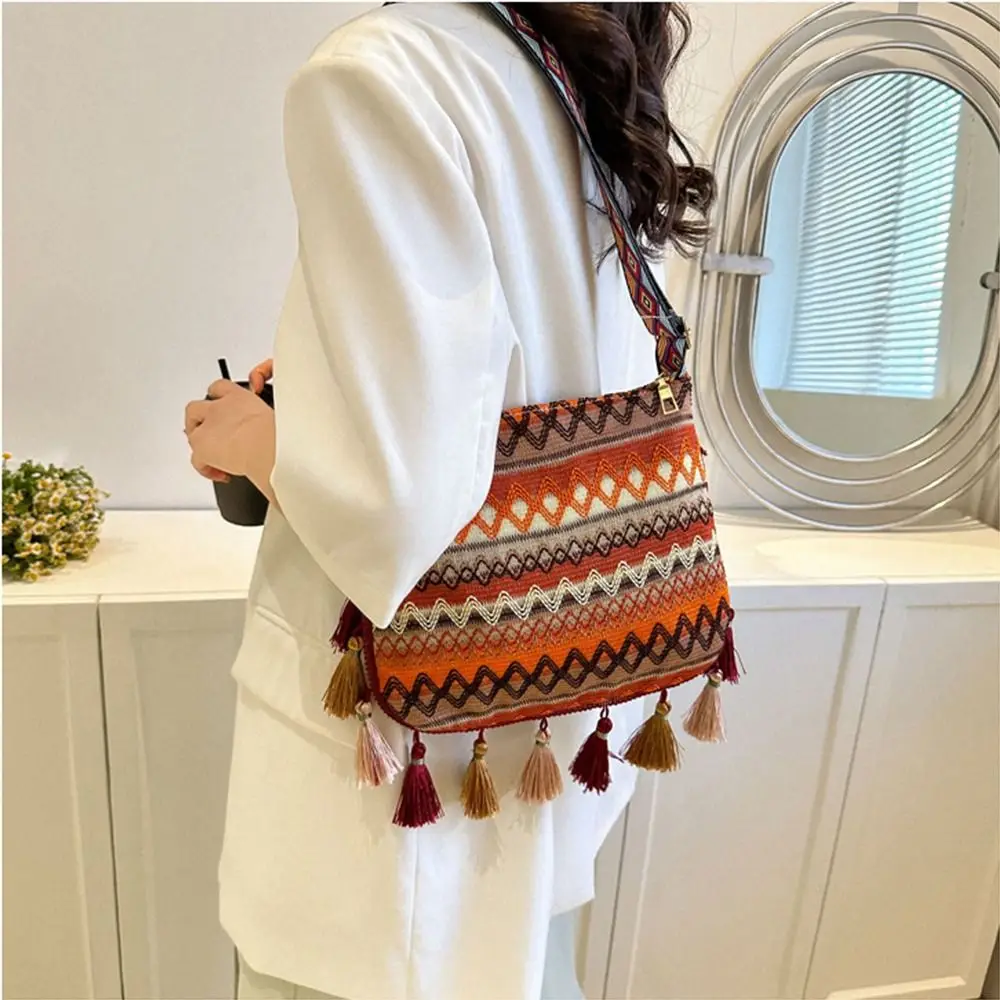 Large Capacity Ethnic Style Crossbody Bags Tassel Woven Bag Fringe Shoulder Bag Messenger Bag Geometric Bohemian Shoulder Bag