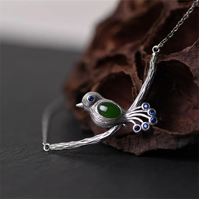 

Vivid Thai Silver Standing on Branch Bird Pendants Necklaces Women 925 Silver Natural Green Jade Jasper Birds Chokers Necklace