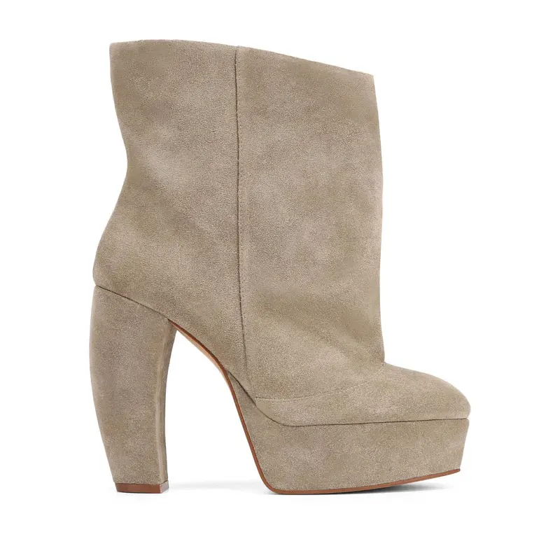 

2026 Autumn/Winter New Coarse High Heels Short Boots Round Head Fashion Thick Bottom Women's Large Medium Boots