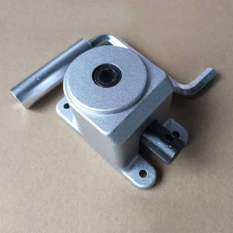 Right Angle Reversing Gearbox Small Steering Gear 90 Degree Bevel Gear Ratio 1:1 Bevel Gear 15 mm Shaft