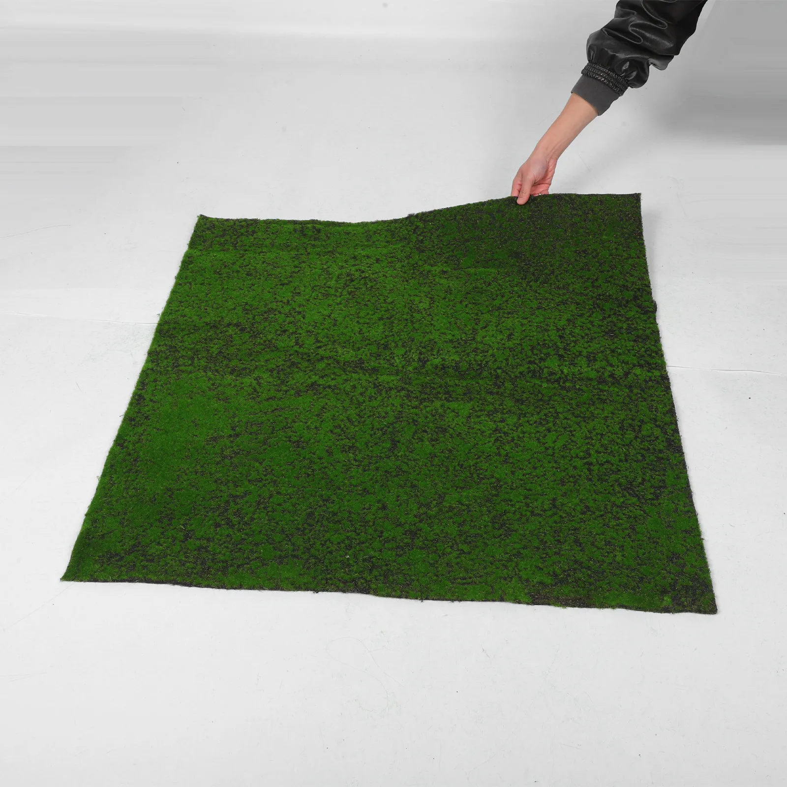 Artificial Moss Lawn Turf Realistic Faux Grass Mat Green Moss Rug for Office Home Balcony Decoration DIY Craft Landscape Grass