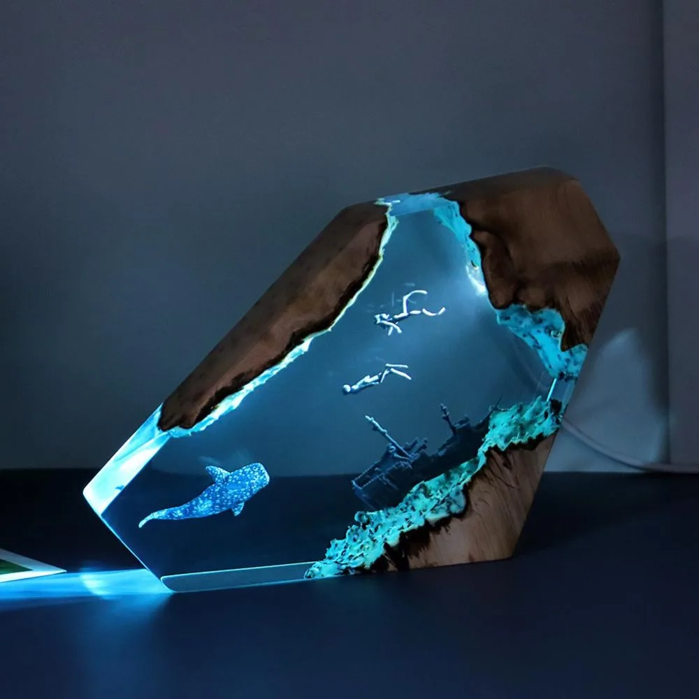 Decoration Gifts Seabed World Resin Table Light USB Charge 2 Divers Art Decoration Lamp Diving Cave Exploration Theme