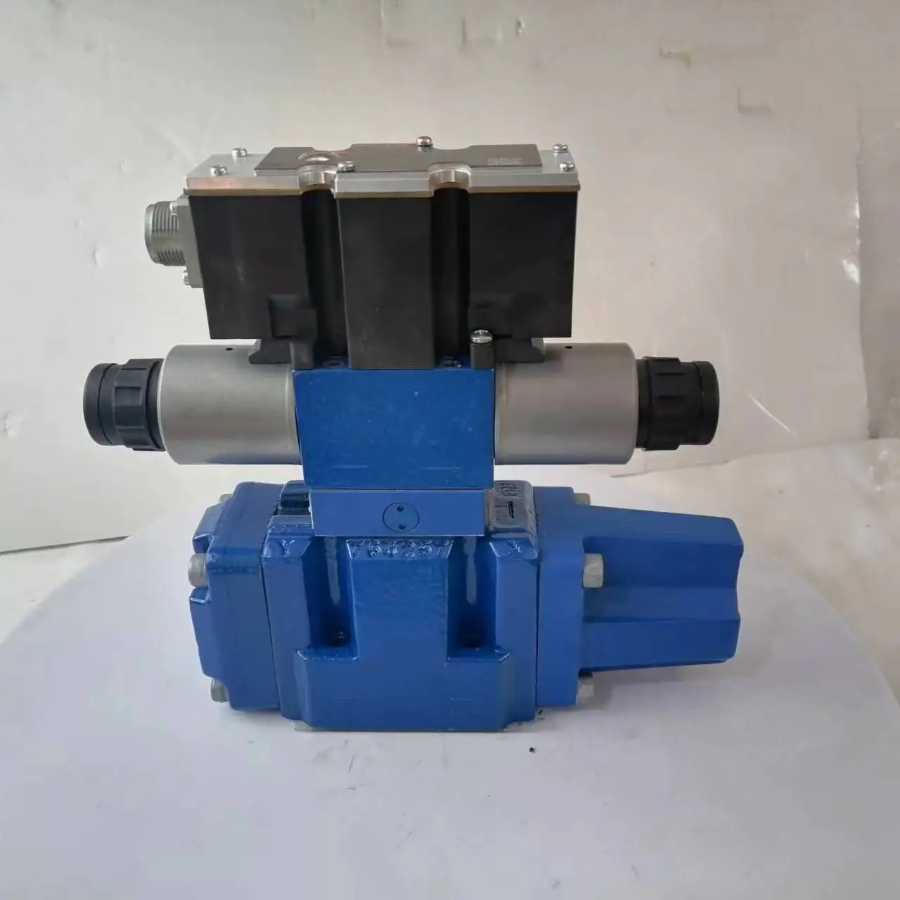 4WRZE proportional directional valve 4WRZE10W6-50-7X/6EG24N9K31/F1D3V