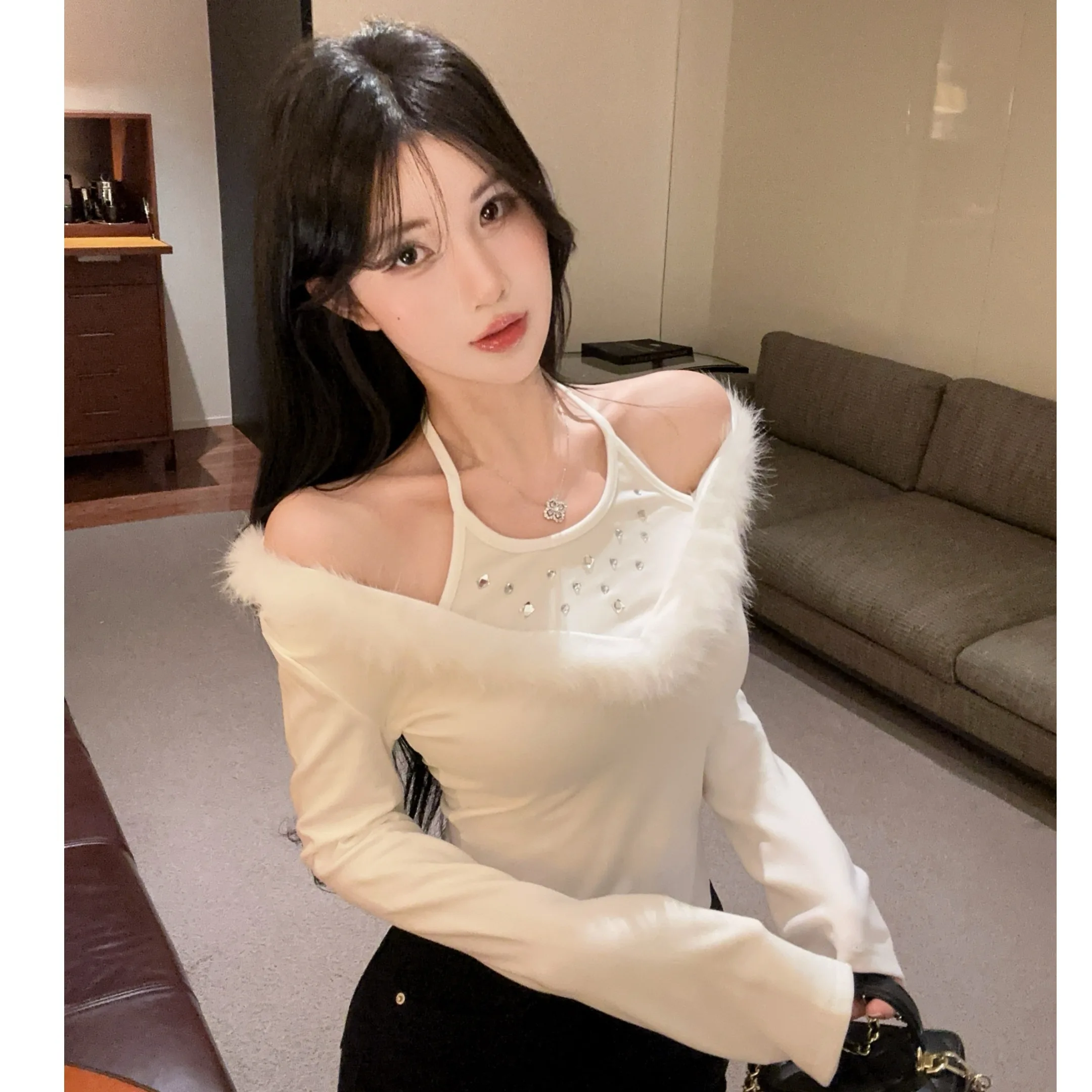 セクシーな無地の肩出しロングスリーブフェイクツーピーススリムフィットトップス、トレンドの秋冬新作レディースカジュアルウェア