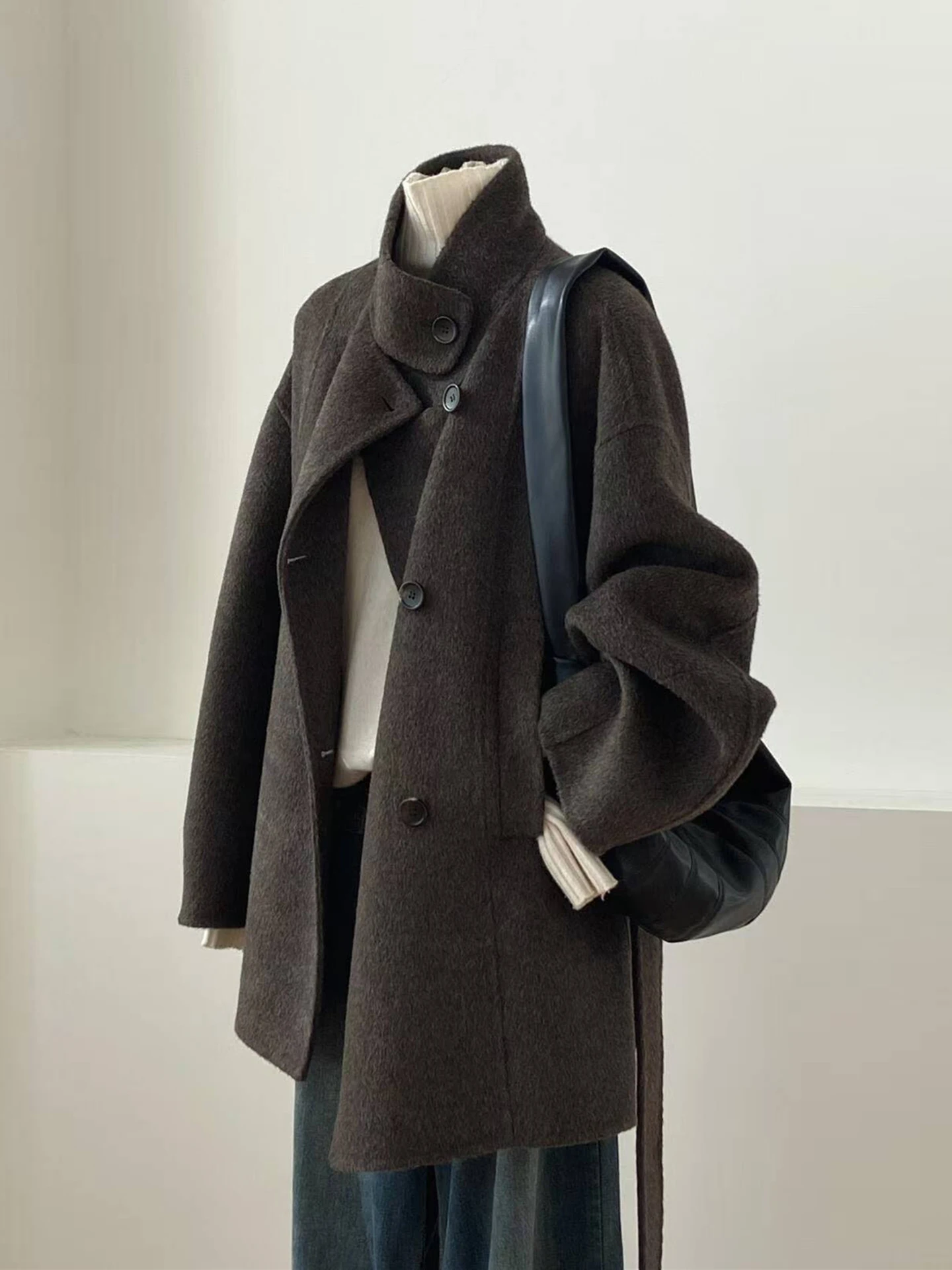 Unique Thickened Woolen Coat for Women Winter 2026 New Style Korean System Small Size Fashionable Outerwear Polyester Fiber