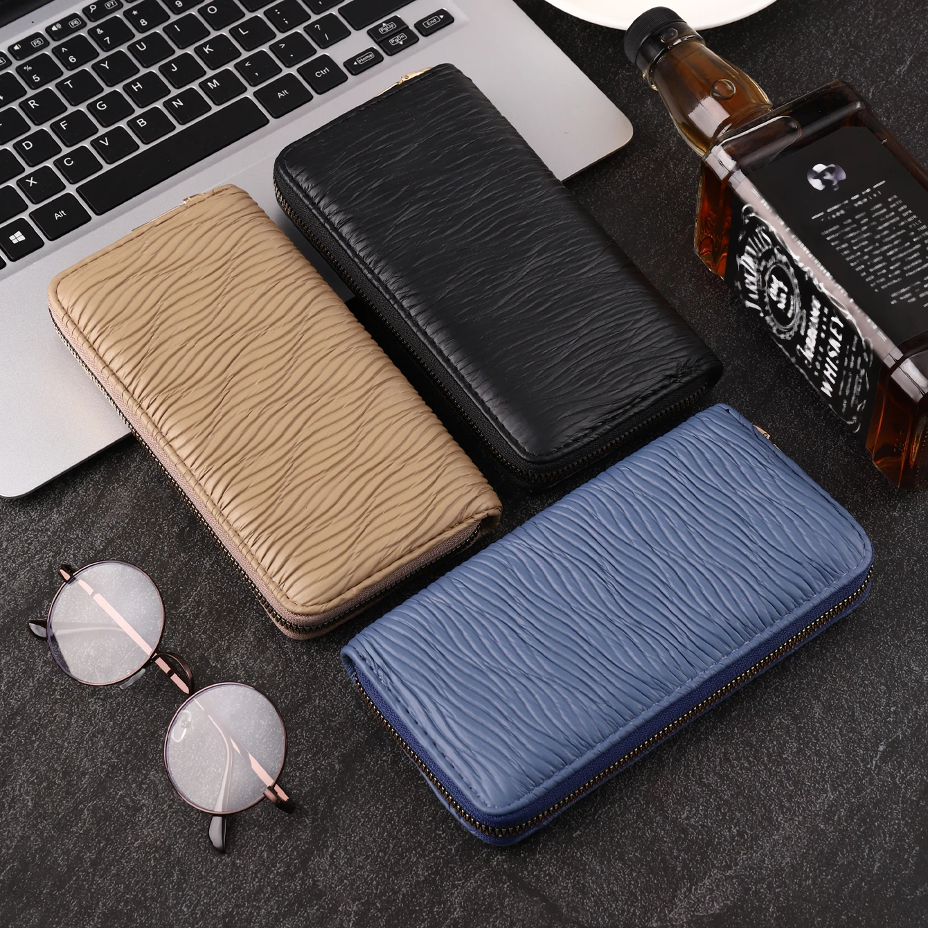 Fashionable New Wrinkle Personalized PU Wallet Women's Solid Color Multi Card Card Bag Handheld Bag with Advanced Sense Wallet