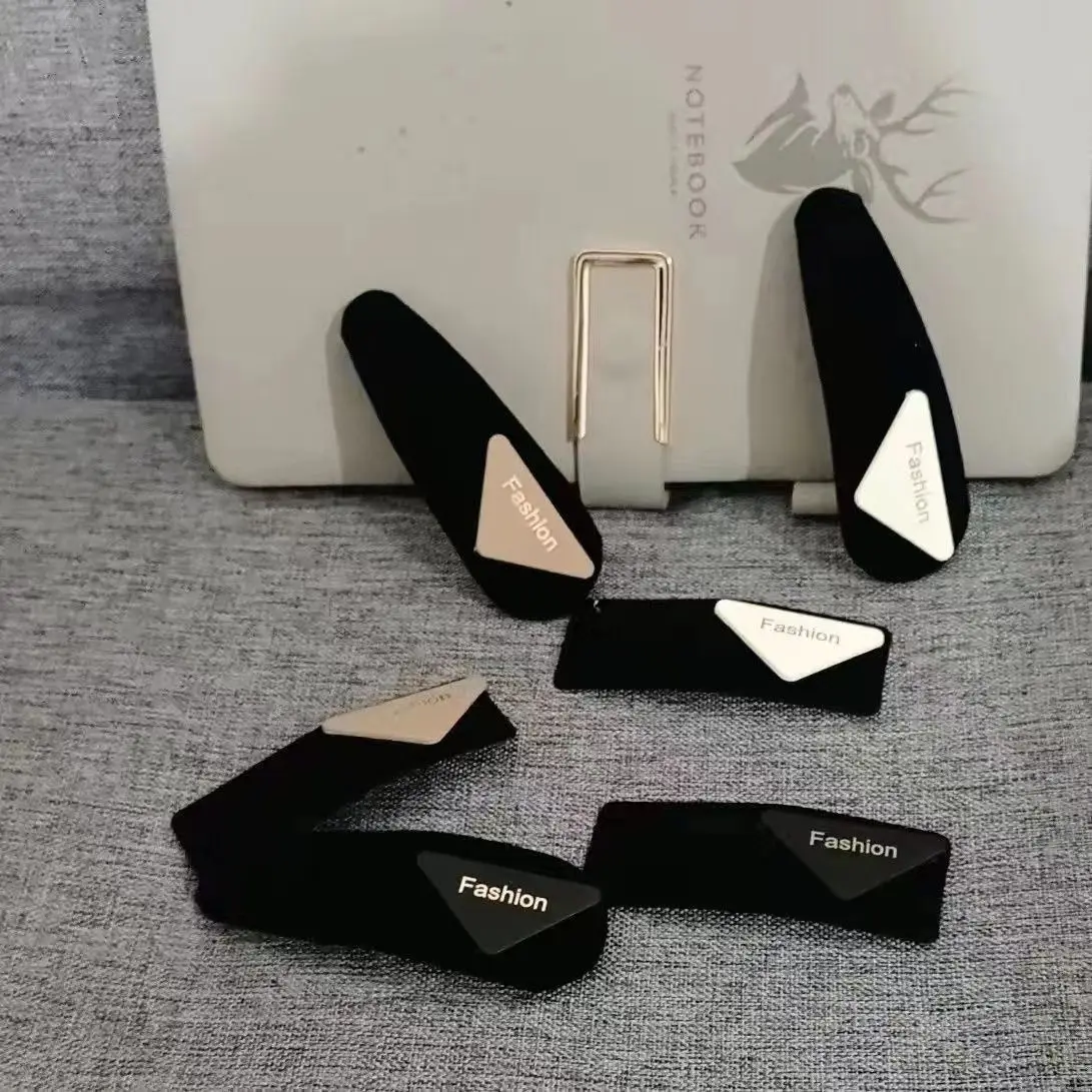 

Новая модель 2026 года: заколка-губка с логотипом в виде перевернутого треугольника для женских повседневных причесок, для умывания и фиксации волос