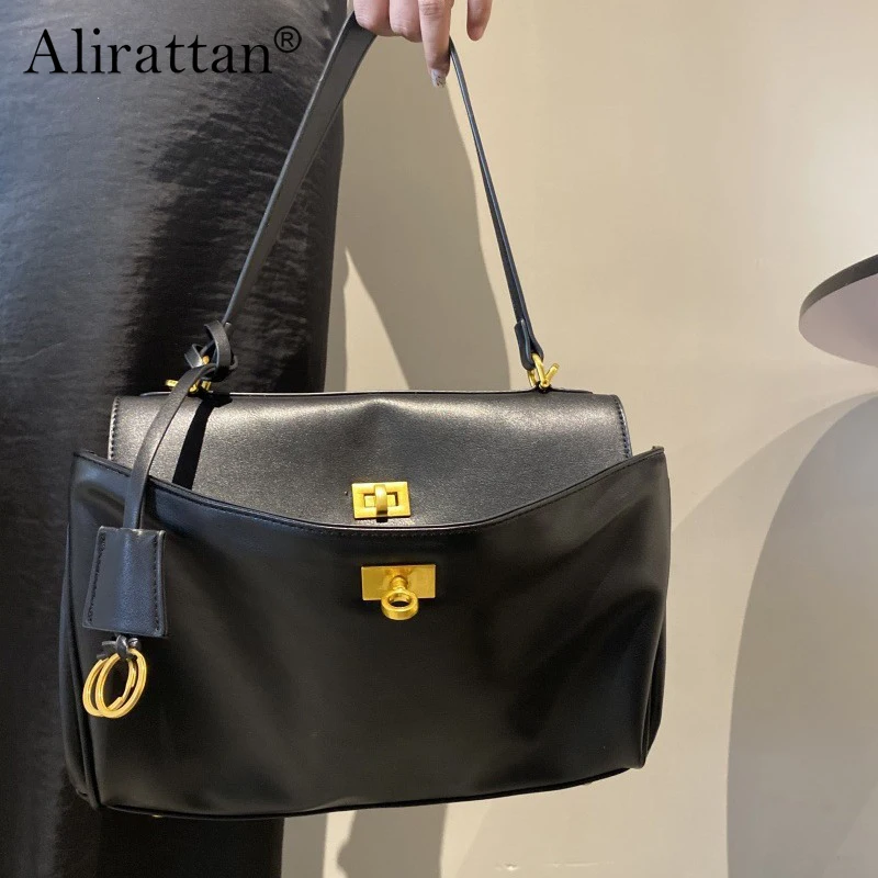 Alirattan 2024 New Shoulder Bag Smooth Leather Handheld Women\'s Bag Underarm Lock for Casual Commuting Bag