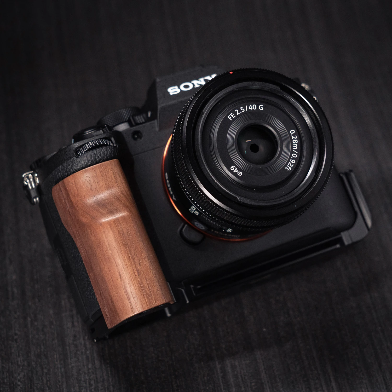 YUWOOD für Sony A7R5 / A7M4 Kamera-Cage mit Holzgriff und integrierter Schnellwechselplatte für Arca-Swiss Cage Rig Kit – Detail 24