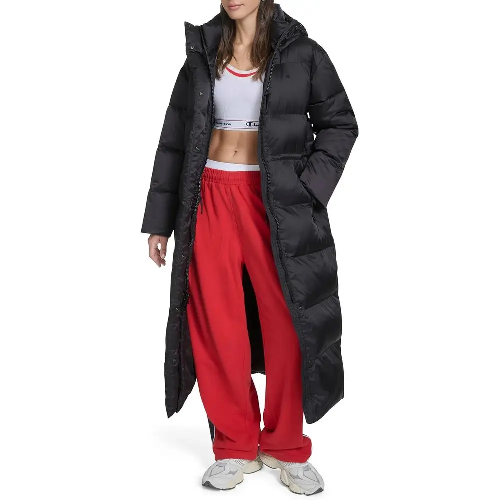 

женский пуховик с длинным капюшоном и завязкой на талии