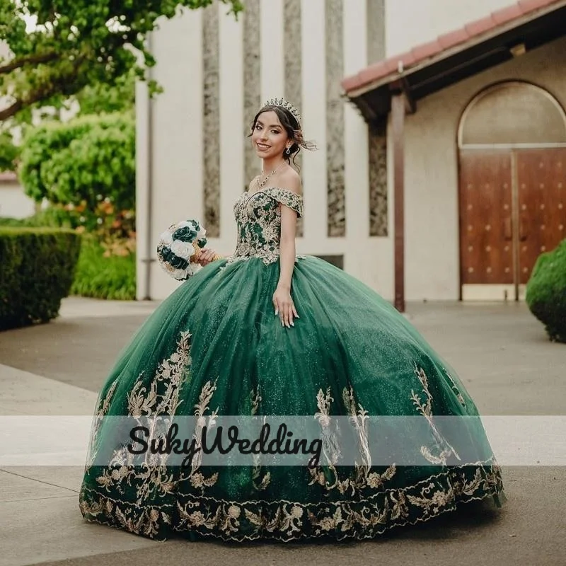 Emerald Green Quinceanera Dresses Corset Gold Lace Appliques Off Shoulder Sweet 16 Prom Dress vestidos de 15 años quinceañeras