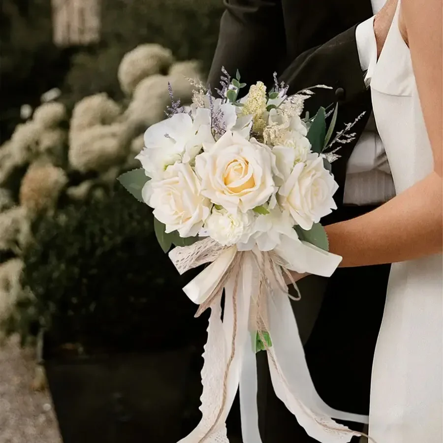 Elegante ramo de rosas artificiales para novia, dama de honor, flores de boda eternas realistas y elegantes utilizadas como dama de honor nupcial