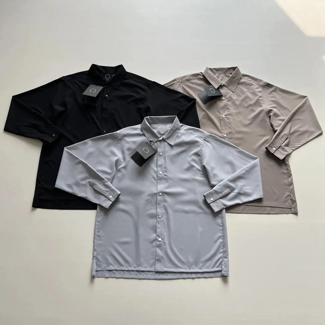 

Легкая тканевая рубашка Yamaichi Mountain Way серии UL для походов, с защитой от солнца, длинным рукавом, свободного кроя, с деталями из полиэстера.