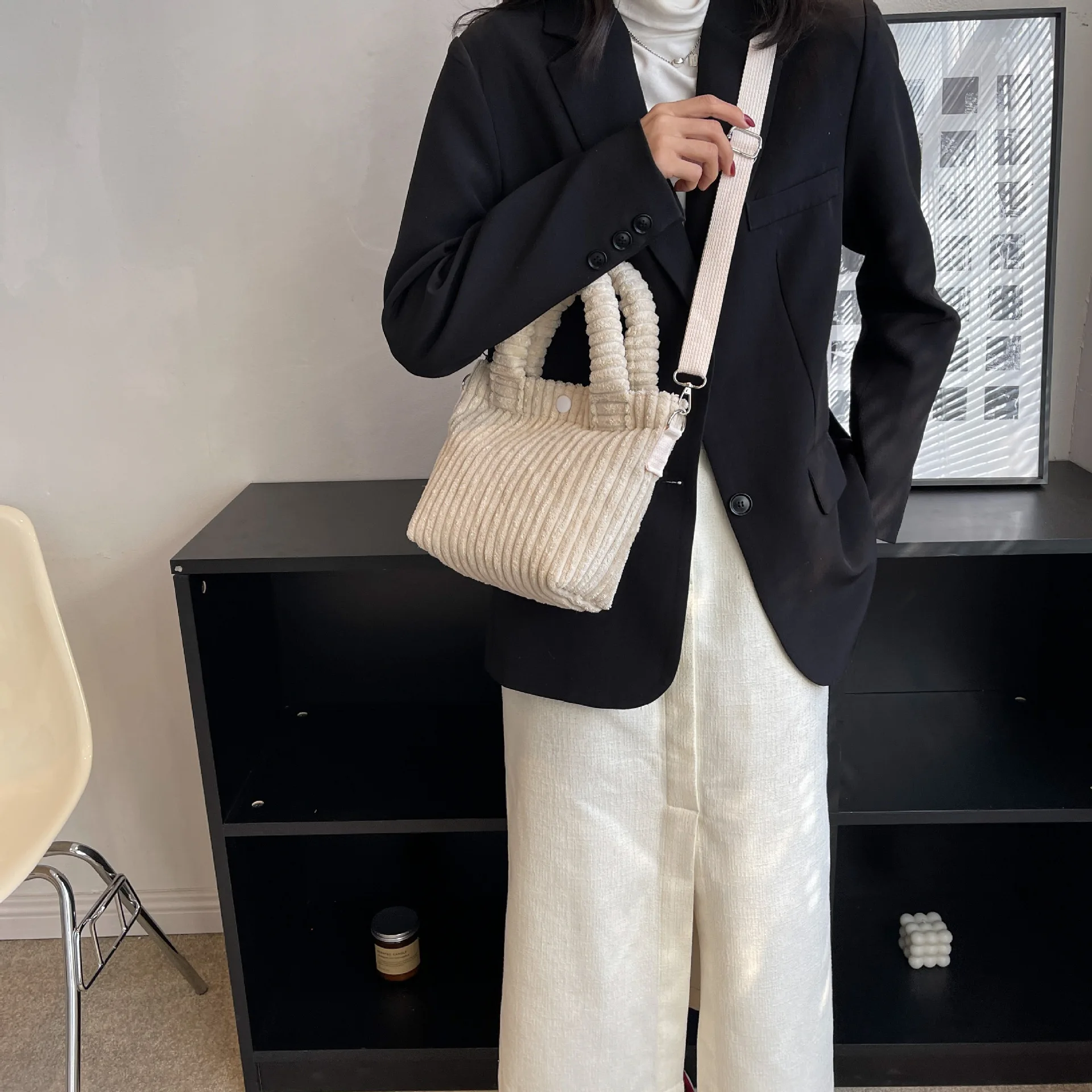 Damen 2026 Herbst-Winter Neuer Stil Koreanische Ins Denim Samt Plüsch Schulter-Umhängetasche Hochwertige Handtasche für Frauen – Detail 19