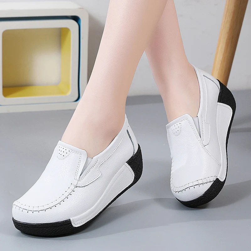 

Women's New Thick Soled Korean Version Height Increasing Rocking Shoes, Fashionable Walking Shoes, Outdoor Flat Black Work Shoes