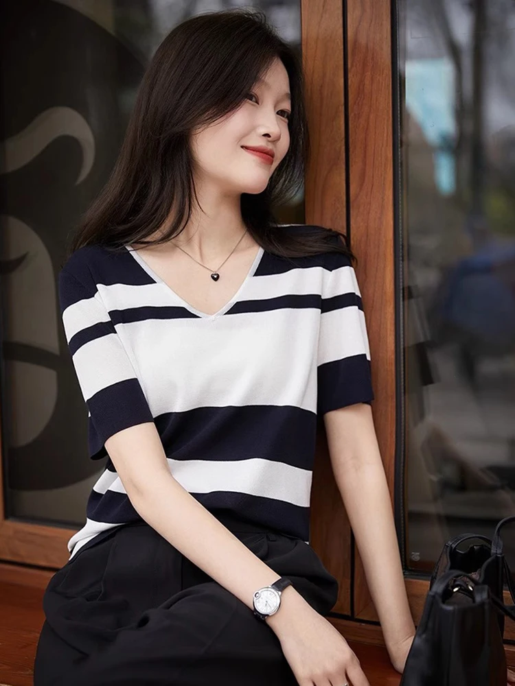 

Classic Contrast Color Stripe Ice Silk Knitted Loose Overhead Base Layer T-irt Women's plus Size Casual Summer Top