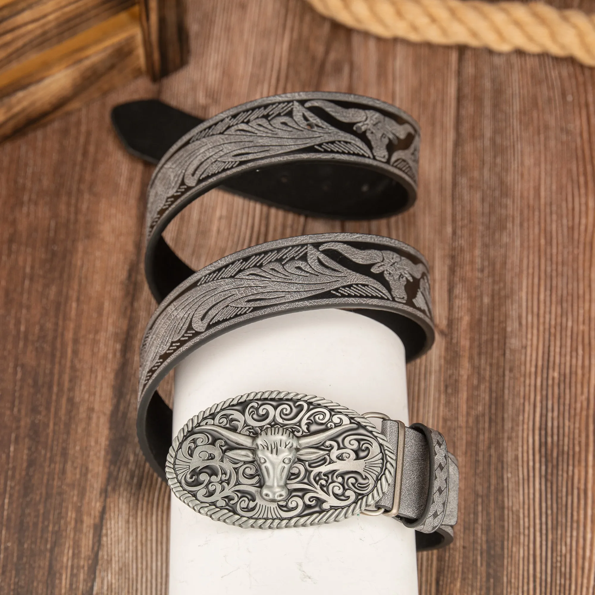 Retro Trendy Ox Head Buckle Elliptical Threaded Edge PU Leather Belt for Men And Women Vintage Style Embossed Belt