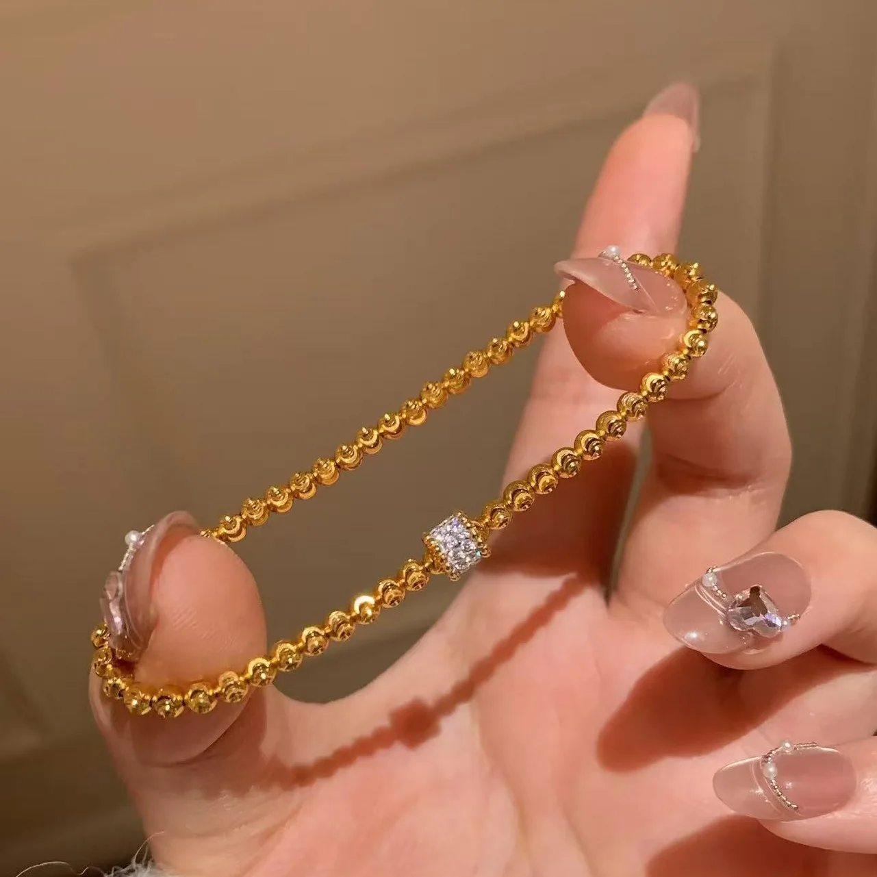 Flash-bright dance bracelet with gemstones and diamonds, featuring a small waist-shaped design and gemstone beads. 9999gold