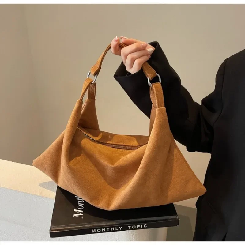 

Elegant Minimalist Classic Diaper Bag For Women Designer Leather Large Capacity Tote Luxury Vintage Fashionable Stylish Commuter