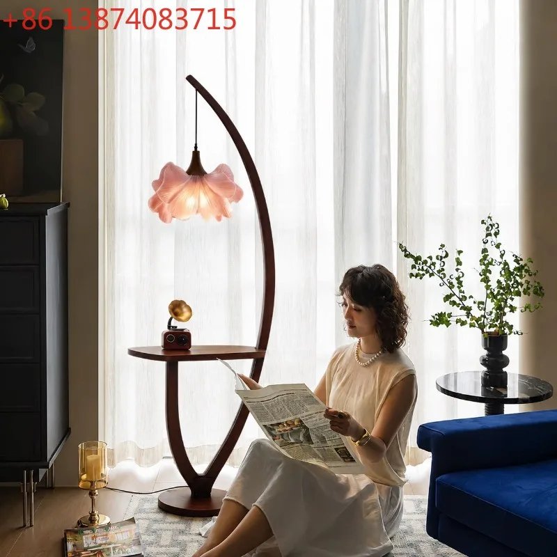 Petal floor lamp, French antique living room sofa decorative lamp, pink design creative lamp