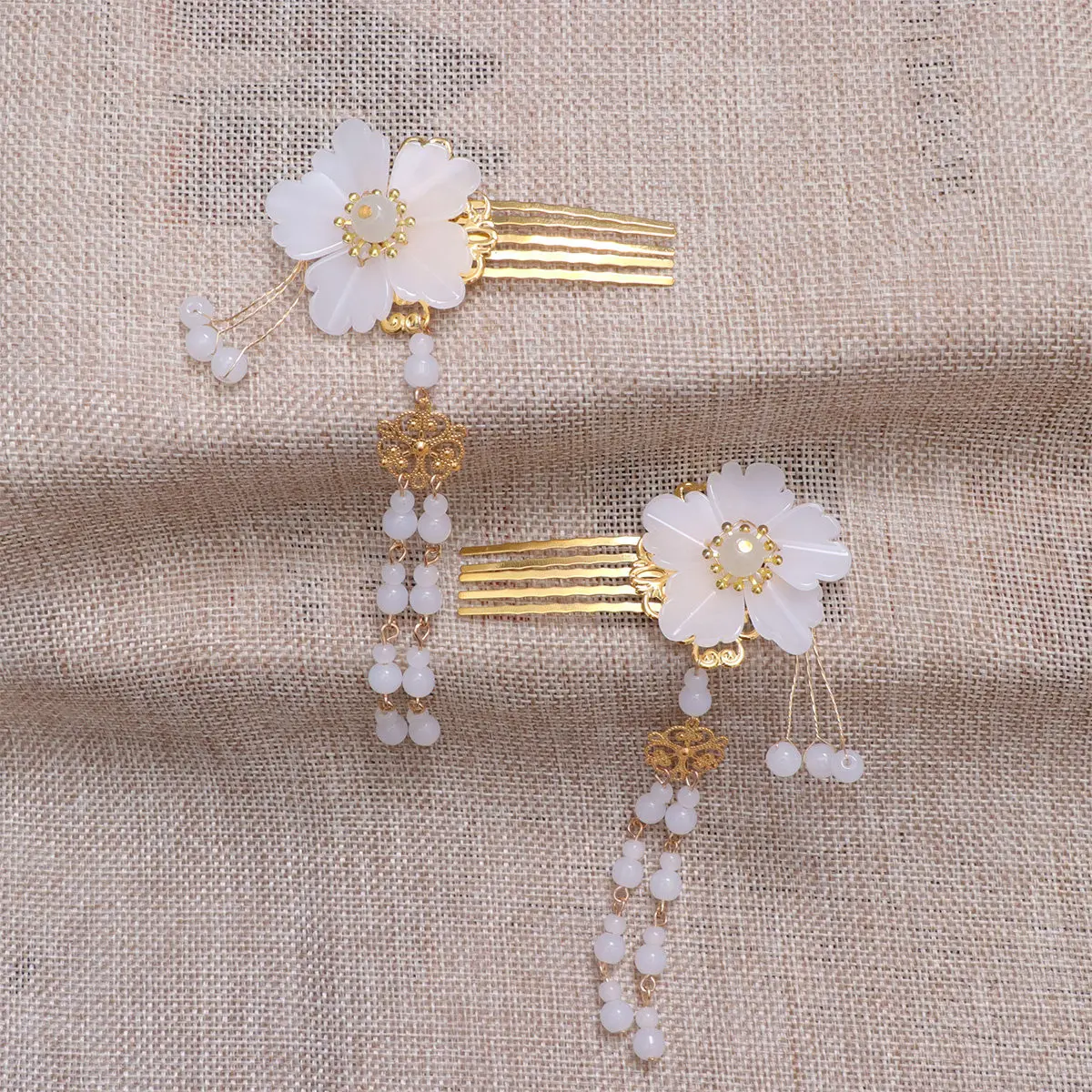 

2Pcs Hanfu Hairpins Handmade Tassel Hair Comb Headwear Elegant Chinese Ancient Dynasty Hair Accessories Perfect for Weddings