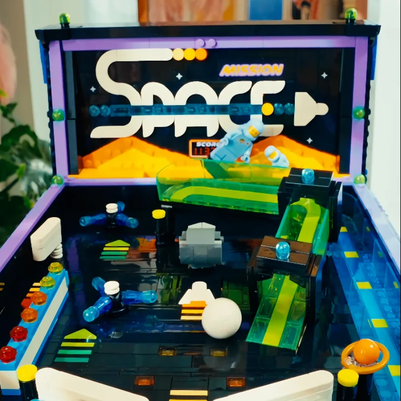 Retro Gaming Lego - لعبة بينبول كلاسيكية على شكل طاولة