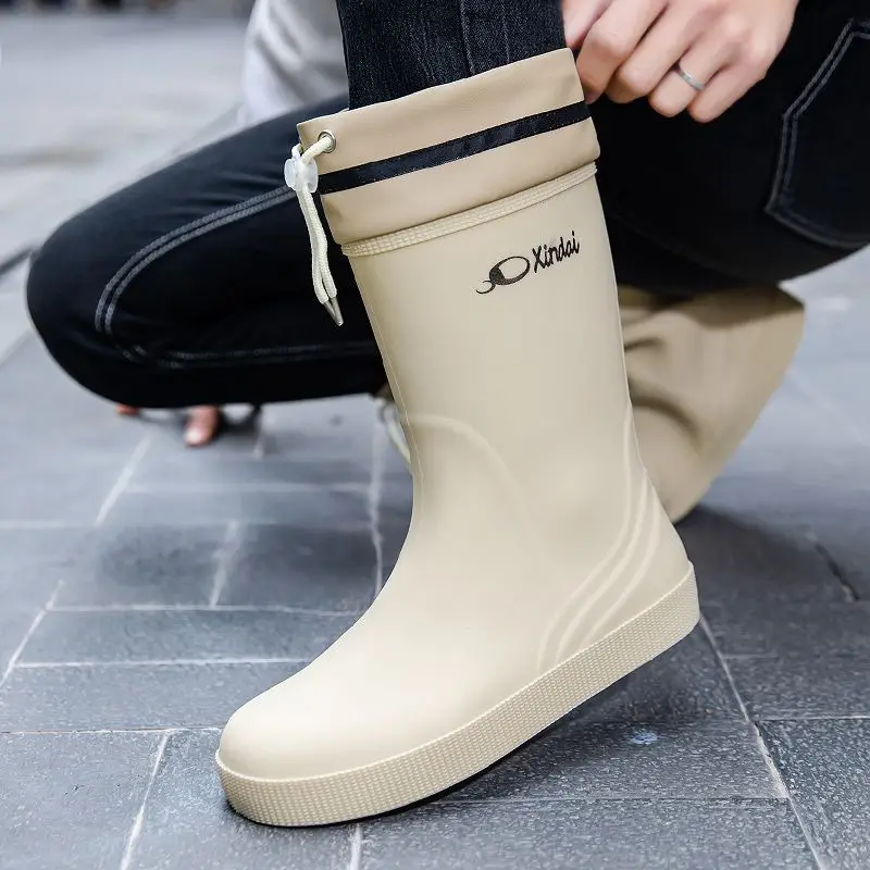 Fashionable and Versatile Rain Boots Trendy Couple's Mid-calf Rain Boot Waterproof Cinch Non-slip and Wear-resistant Rubber Shoe