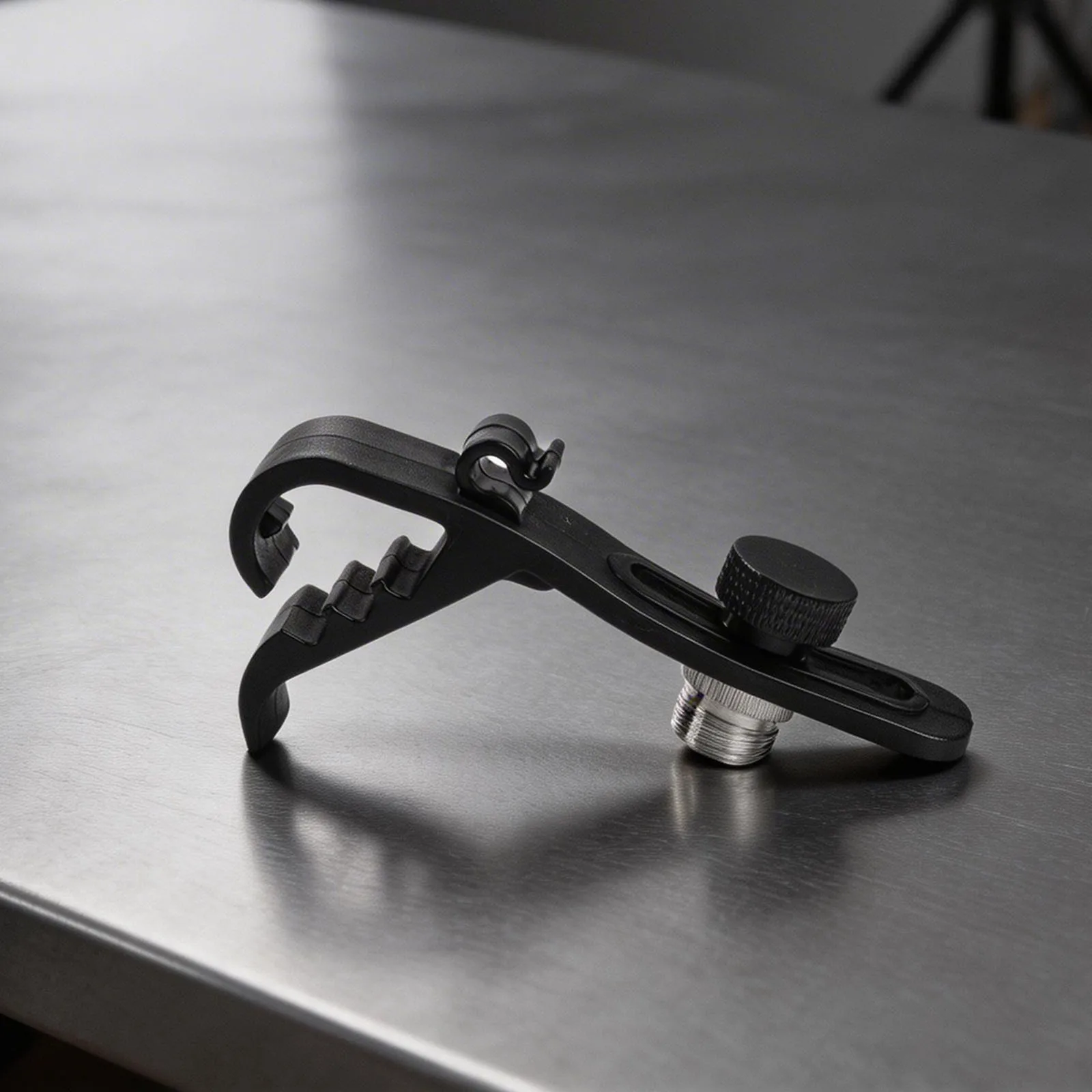 Portable Drum Holder Adjustable Microphone Mount Easy To Transport Lightweight Design Compact And Space-Saving