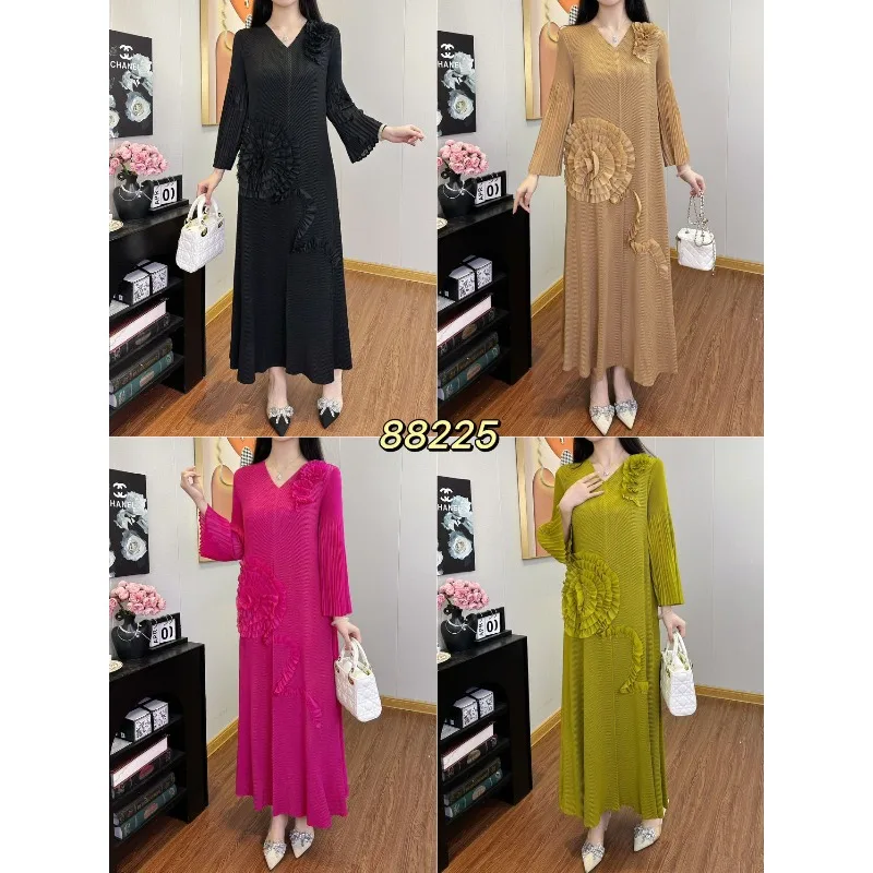 Sukienka Miyake Fold 2025 Jesień/Zima Nowa, Jednolita, Luźna, Duży Rozmiar, Długa Sukienka Modna z Kwiatowymi Rękawami, Damska Sukienka z Dekoltem w Serek, Plisowana