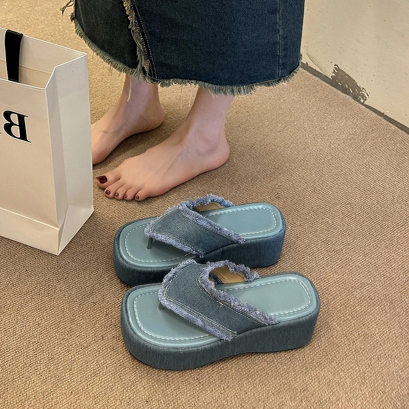 

Denim thick soled shoes, sandals, and slippers for summer 2024. New design, fashionable and versatile beach women's sandals