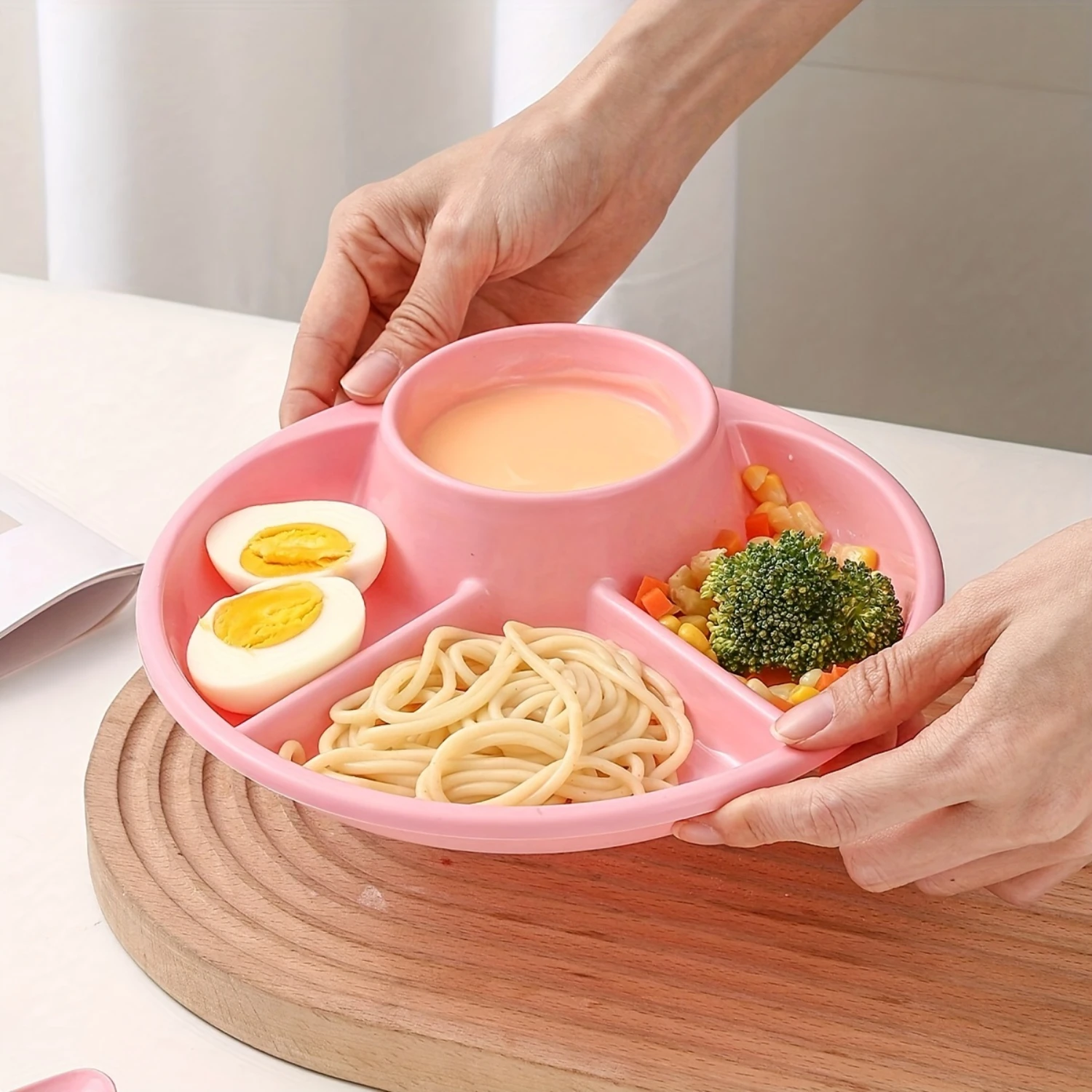 طبق عشاء بلاستيكي مستدير مكون من 4 أقسام - آمن للميكروويف، مثالي لسلطات الفاكهة والتحكم في الأجزاء، مثالي للبالغين والنساء