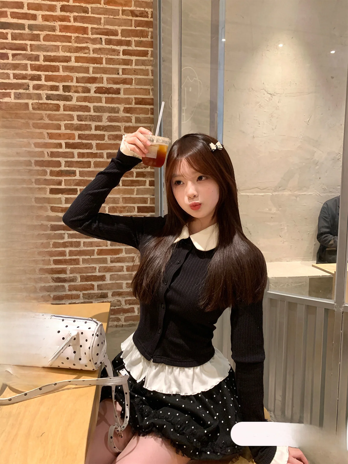 

Song Zhengen Bla And White Knitted Sweater with Doll Collar Women's Slim Fit Long Sve Spring Faionable Top