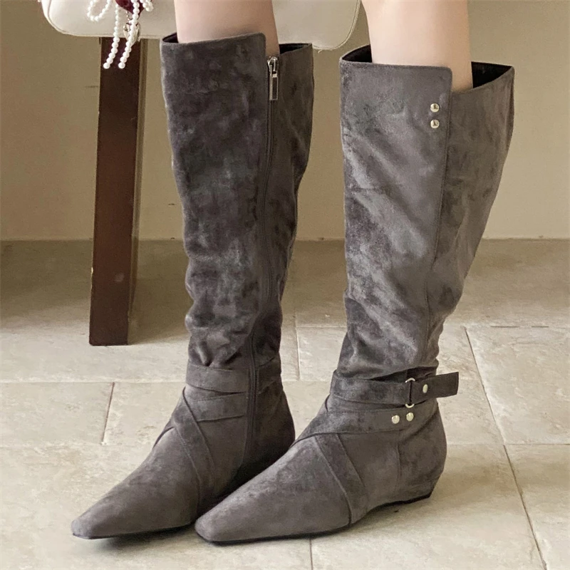 Eilyken Sepatu Bot Setinggi Lutut Desain Punk Musim Dingin dengan Tali Sempit dan Rivet untuk Wanita, Hak Rendah, Sepatu Panjang dengan Ritsleting untuk Wanita.