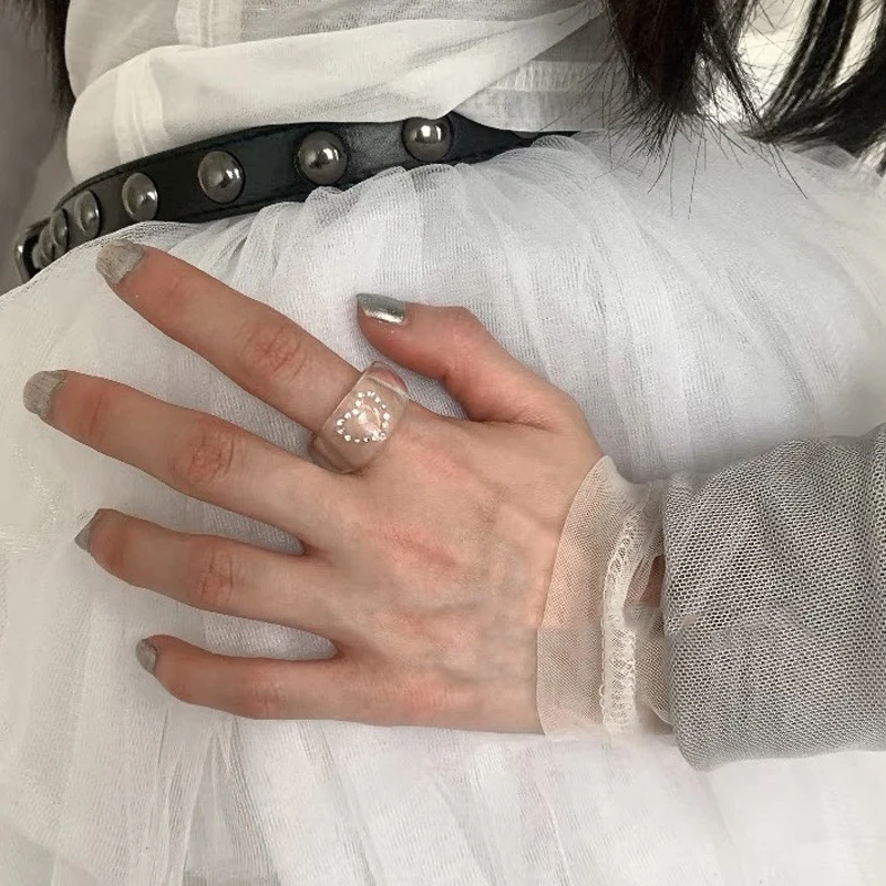 

Korean Fashion Transparent Shiny Crystal Heart Ring for Women Vintage Charm Y2K Aesthetic Geometric Ring Accessories Jewelry