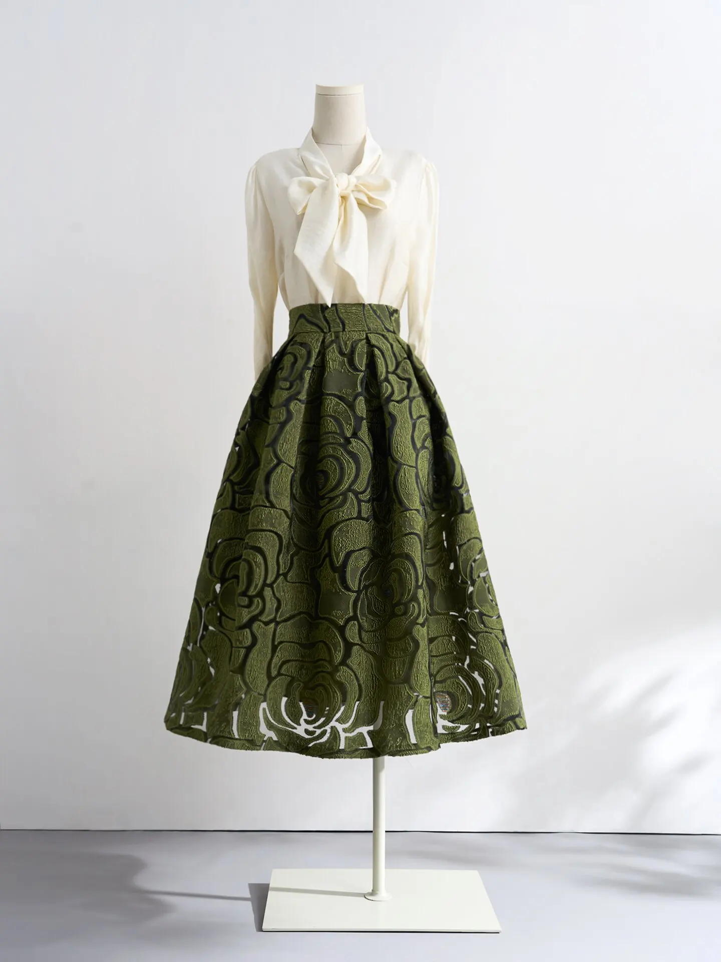 2026 New Fashion Lady Hollow Out Green Jacquard Mid-length Casual A-line Skirt Elegant High Waist Women Puffy Umbrella Skirt