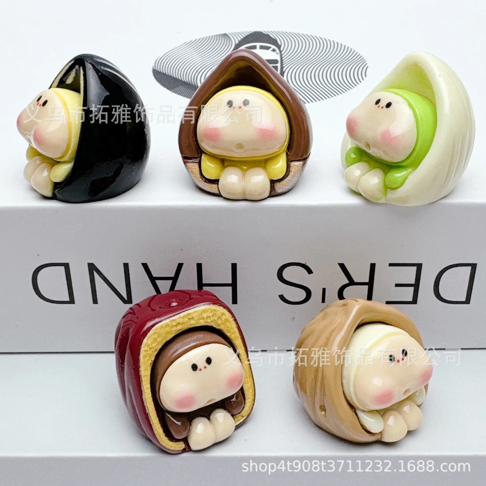 

Cute and Fun 3D Pistachio Cubs DIY Resin Accessories Keychain Car Pendant Desktop Micro Landscape Chestnut Shaped Small Ornament