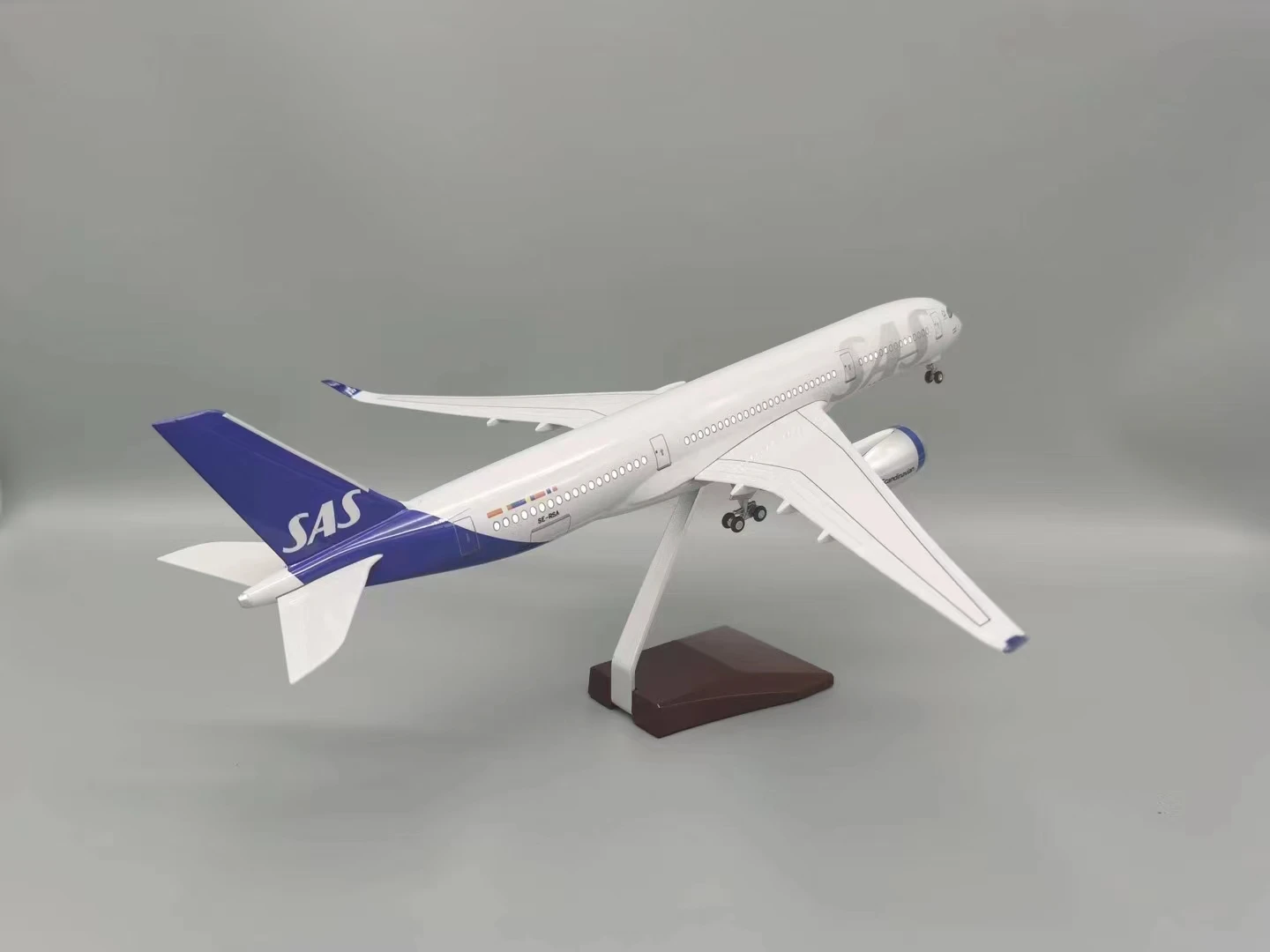 

A350-900 SAS Plane Model Resin 47CM Scale Airplanes for SAS Scandinavian Airways Collection Display Toys Boys Kids Decoration