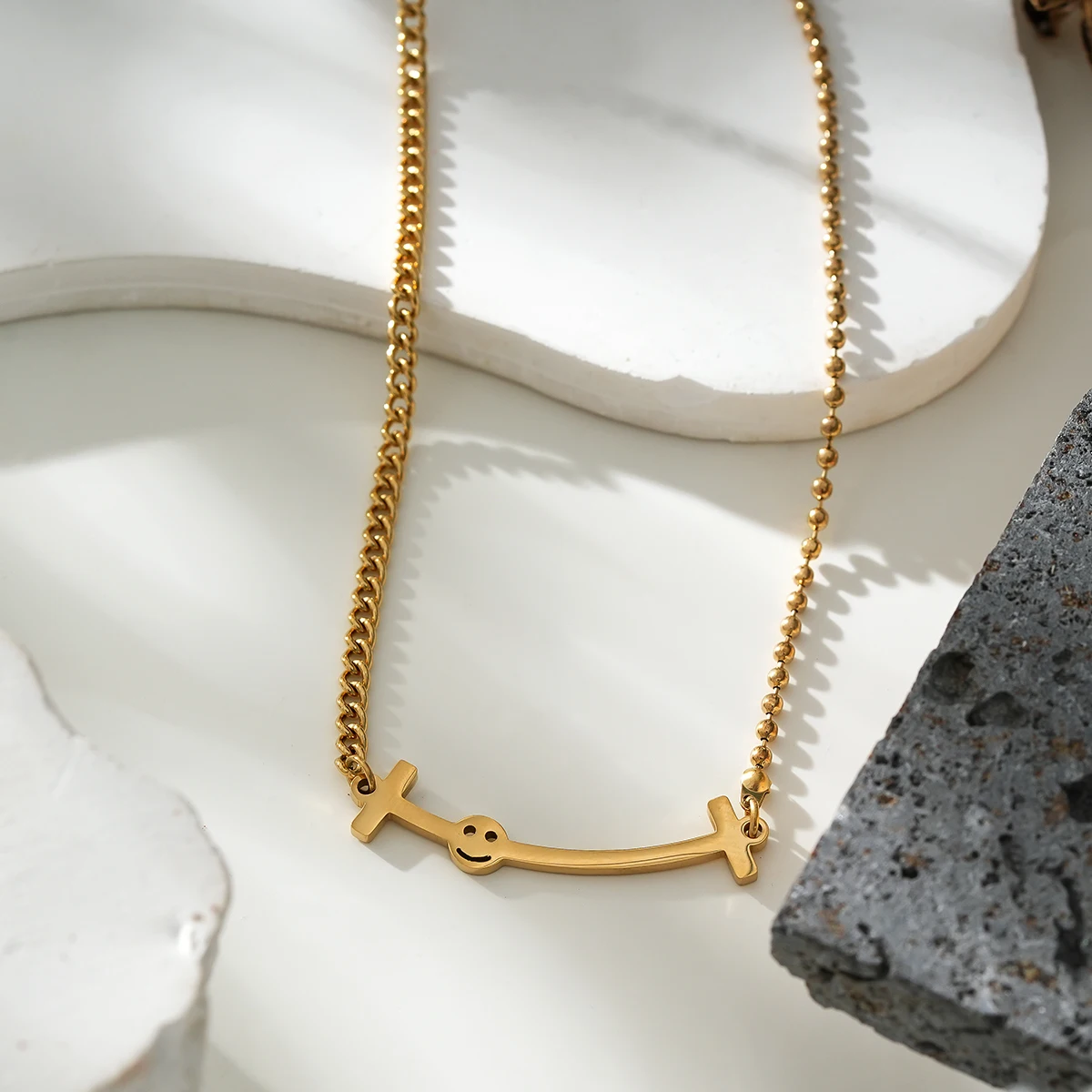 Women's smiling necklace light luxury and niche collarbone chain high-end delicate  unfaded stainless steel gold-plated necklace