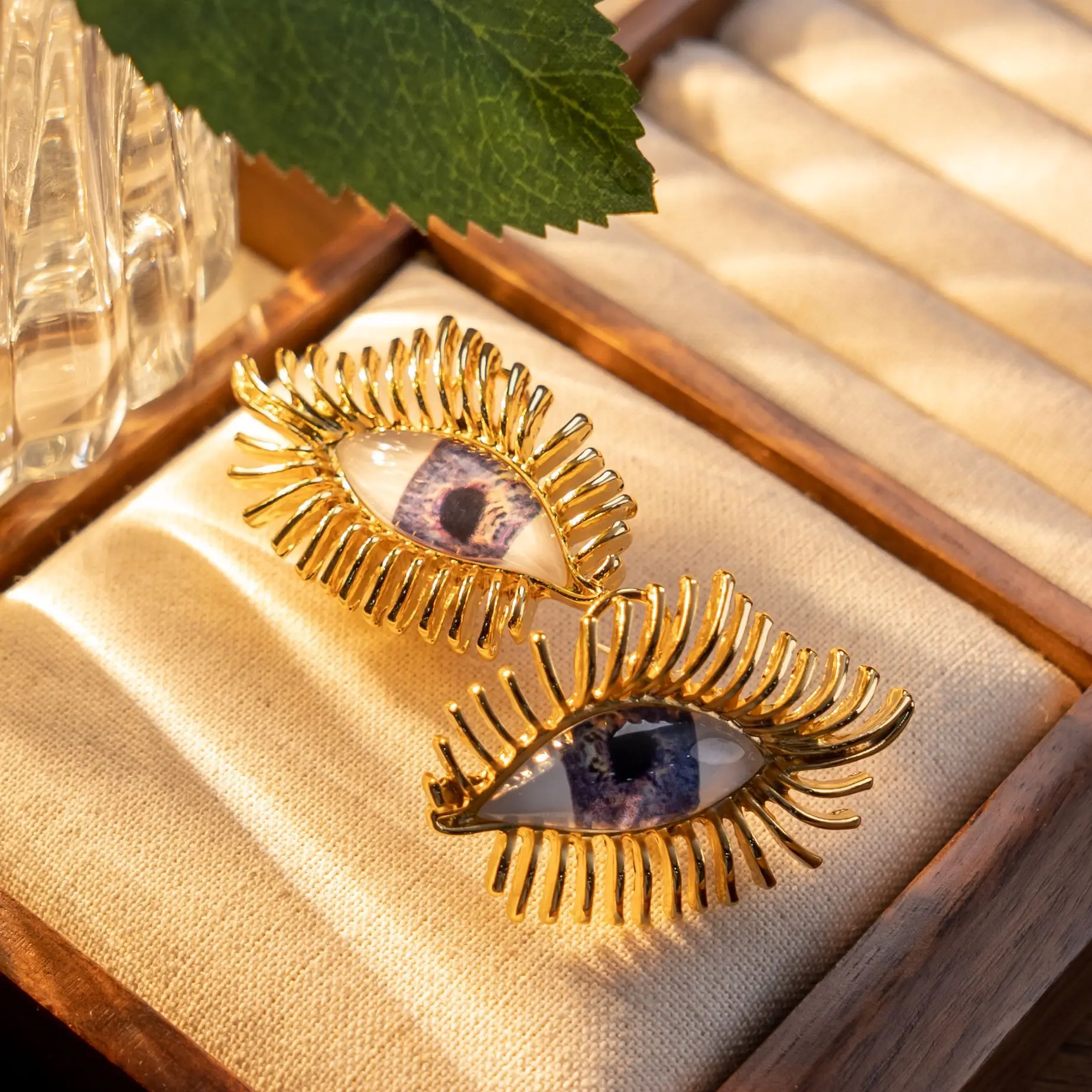 European and American New Retro Luxury High-end Fashion Eyes Eyelashes Devil Eyes Avant-garde Exquisite Stud Earrings