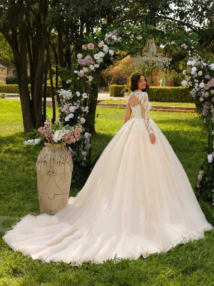 فساتين زفاف فاخرة برقبة عالية بطول الأرض وأكمام طويلة مزينة بالدانتيل مع ذيل شابيل مخصص #3